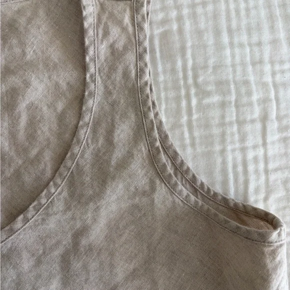 Khaki Linen Top ( Size s/m) - Picture 4 of 10
